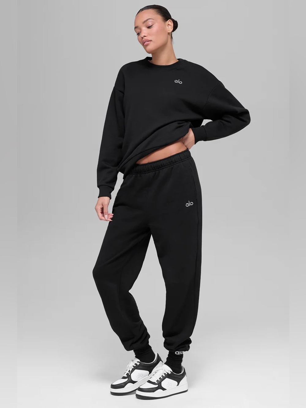 ALO Yoga Black Accolade Crew Neck Pullover size S